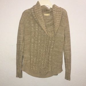 Junior’s beige sweater